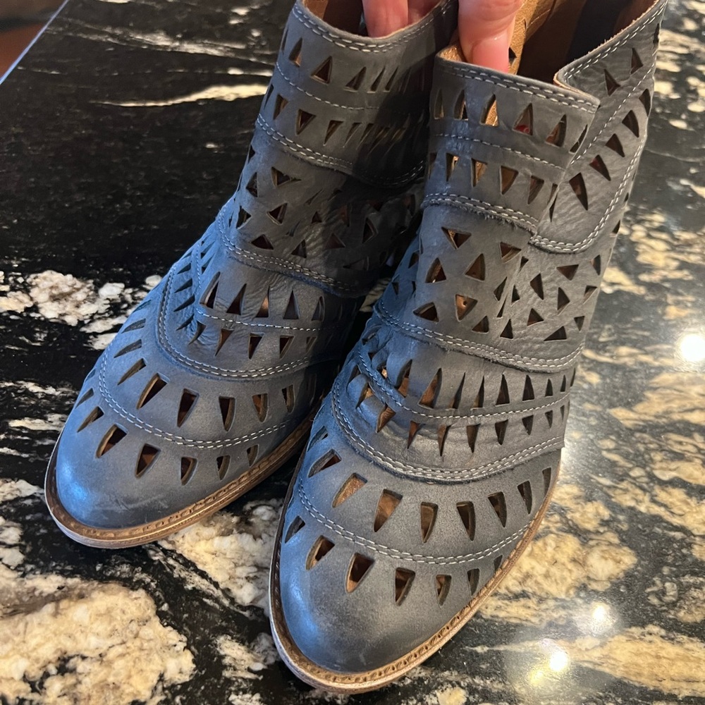 Blue leather bootie